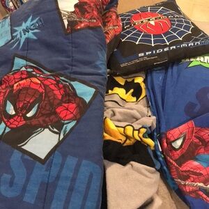 Spider-Man and Batman bedding, lot 809, weighs 7 and a half pounds
